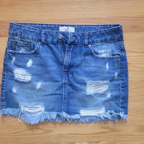 We The Free Distressed Denim Mini Skirt Size 4 Boho Festival Raw Hem - Picture 2 of 4